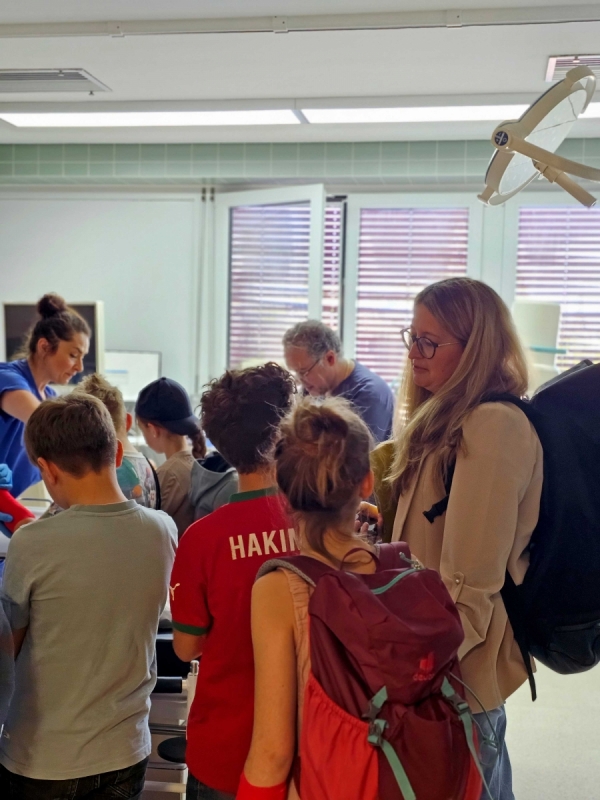 2025-04-30_KMM_Schülerführung_Notfallklinik_FotoHäfele (11).jpg