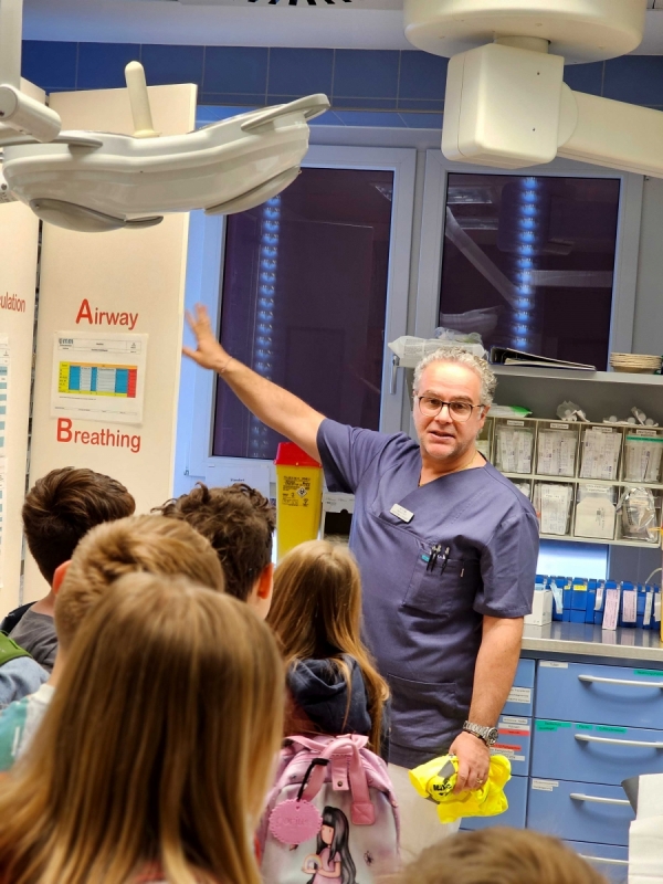 2025-04-30_KMM_Schülerführung_Notfallklinik_FotoHäfele (5).jpg