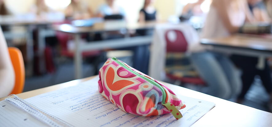 Fachpraktische Fähigkeiten und Fertigkeiten können im Demonstrationsraum eingeübt werden. Der Schüleraufenthaltsraum ist gemütlich eingerichtet; in diesem können die Auszubildenden gemeinsam ihre Pausen verbringen und sich entspannen.