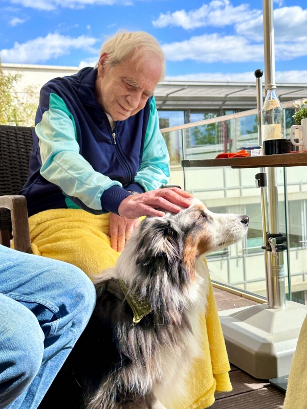 KlinikumMemmingen_TiergestützteTherapie_02.jpg