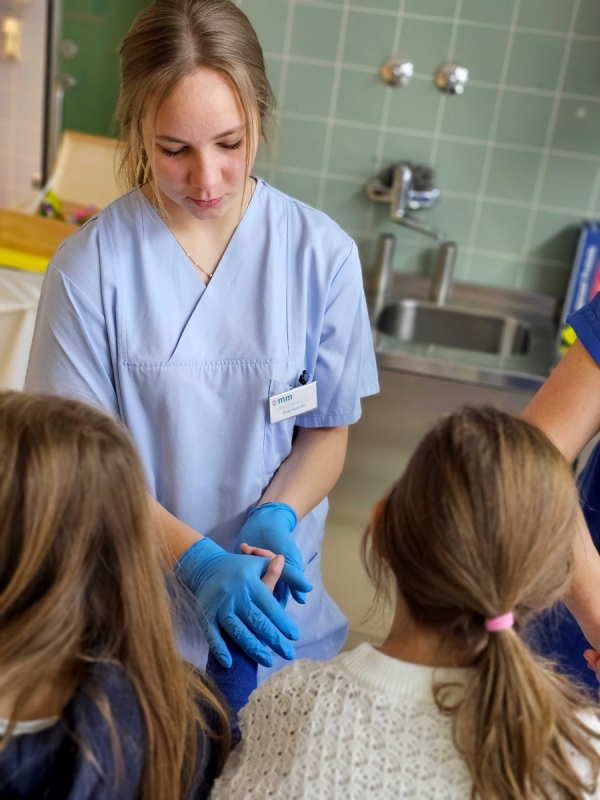 2025-04-30_KMM_Schülerführung_Notfallklinik_FotoHäfele (14).jpg