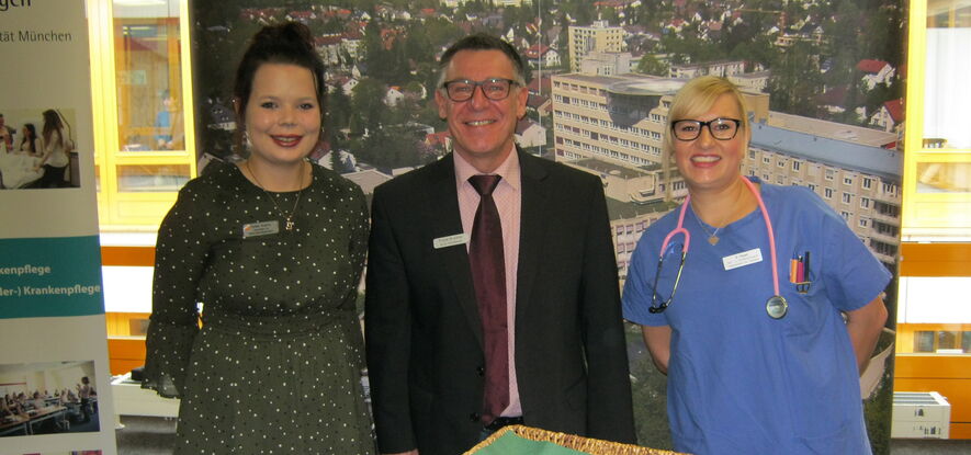 von links nach rechts: Sophia Zettler, Herr Bruckner, Frau Pöppl