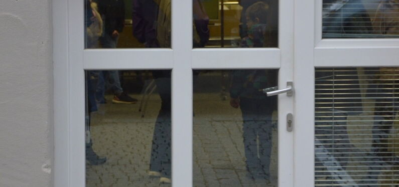 Interessenten im Demo-Raum